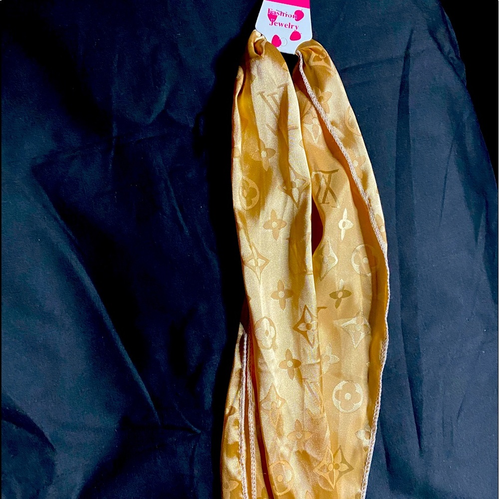 Silk head/purse tie